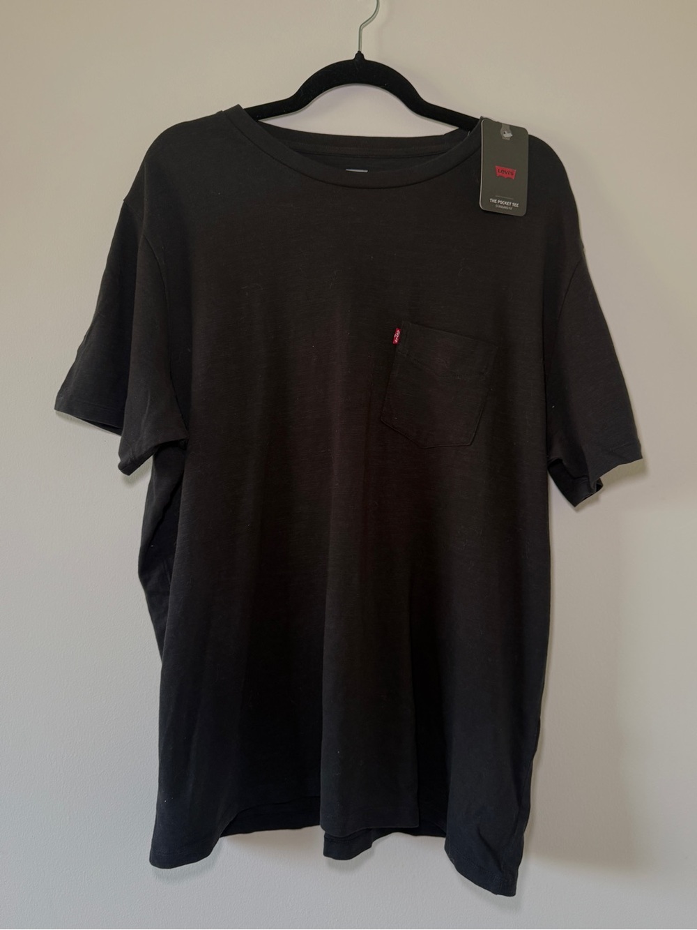Levi’s Men’s Black Pocket T-Shirt Standard Fit NWT XL
